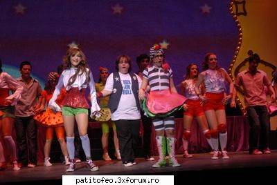 aici zici ca-s clovni :rotfl:  :rotfl:  :rotfl:  :rotfl: poze