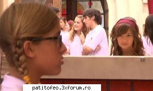 POZE - se uita cu rautate la pato - BRENDA ASNICAR