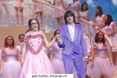 POZE - alna - LAURA ESQUIVEL